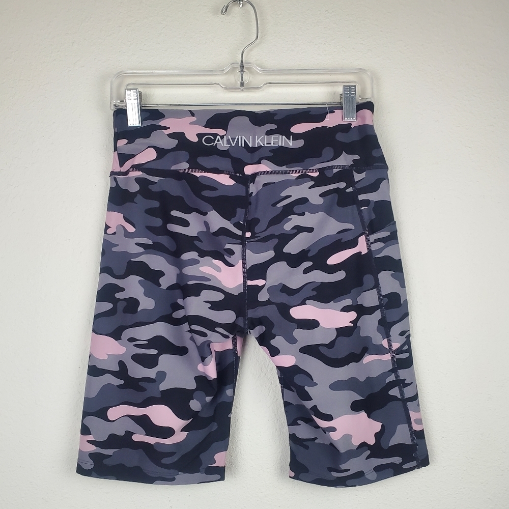 Calvin Klein Camo Print Biker Shorts - Picture 5 of 8